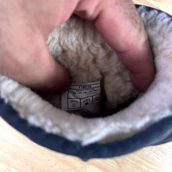 UGG Boots Kids 1 Classic Short Leather Water Resistant Wool Lined Comfy - Picture 6 of 12